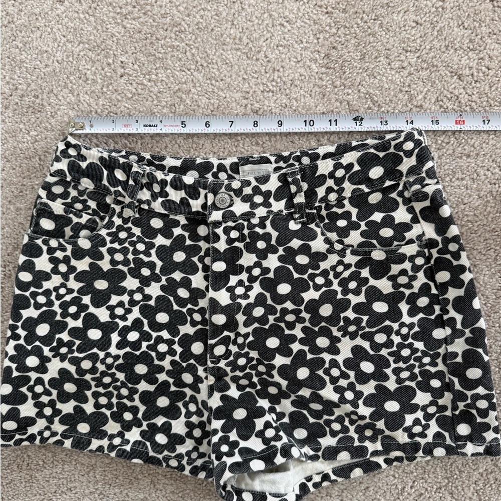 High Rise Black & White Floral Print 100% Cotton Women’s Shorts - Picture 3 of 7